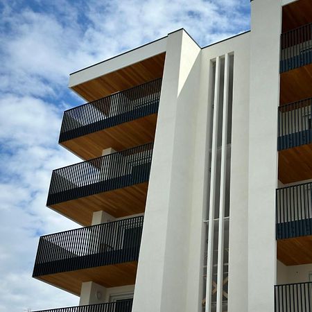 Beach Palace With Small Swimming Pool, Private Beach, Parking Lido di Jesolo Luaran gambar