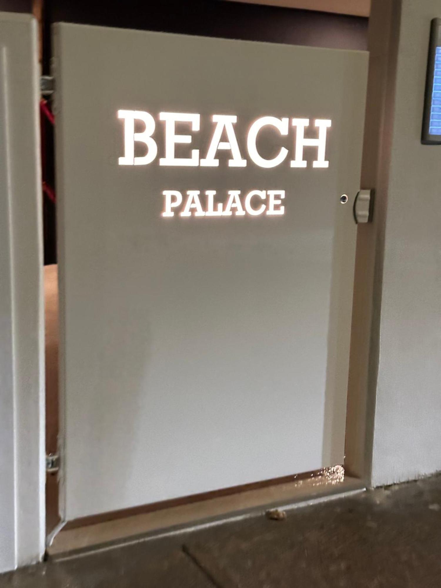 Beach Palace With Small Swimming Pool, Private Beach, Parking Lido di Jesolo Luaran gambar