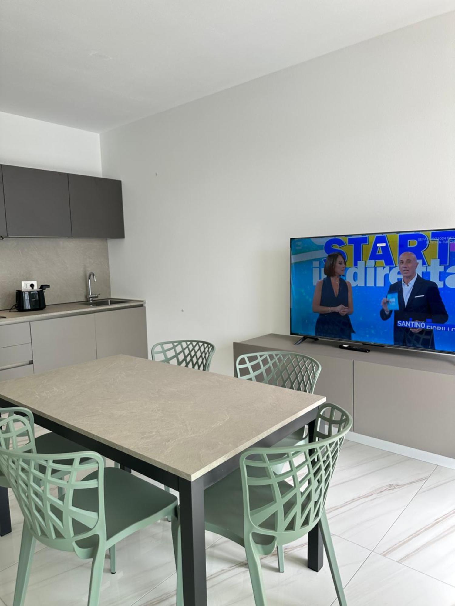 Beach Palace With Small Swimming Pool, Private Beach, Parking Lido di Jesolo Luaran gambar