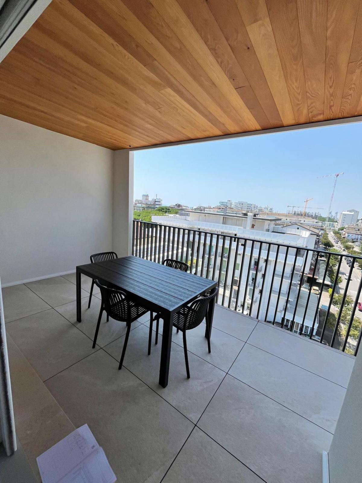 Beach Palace With Small Swimming Pool, Private Beach, Parking Lido di Jesolo Luaran gambar