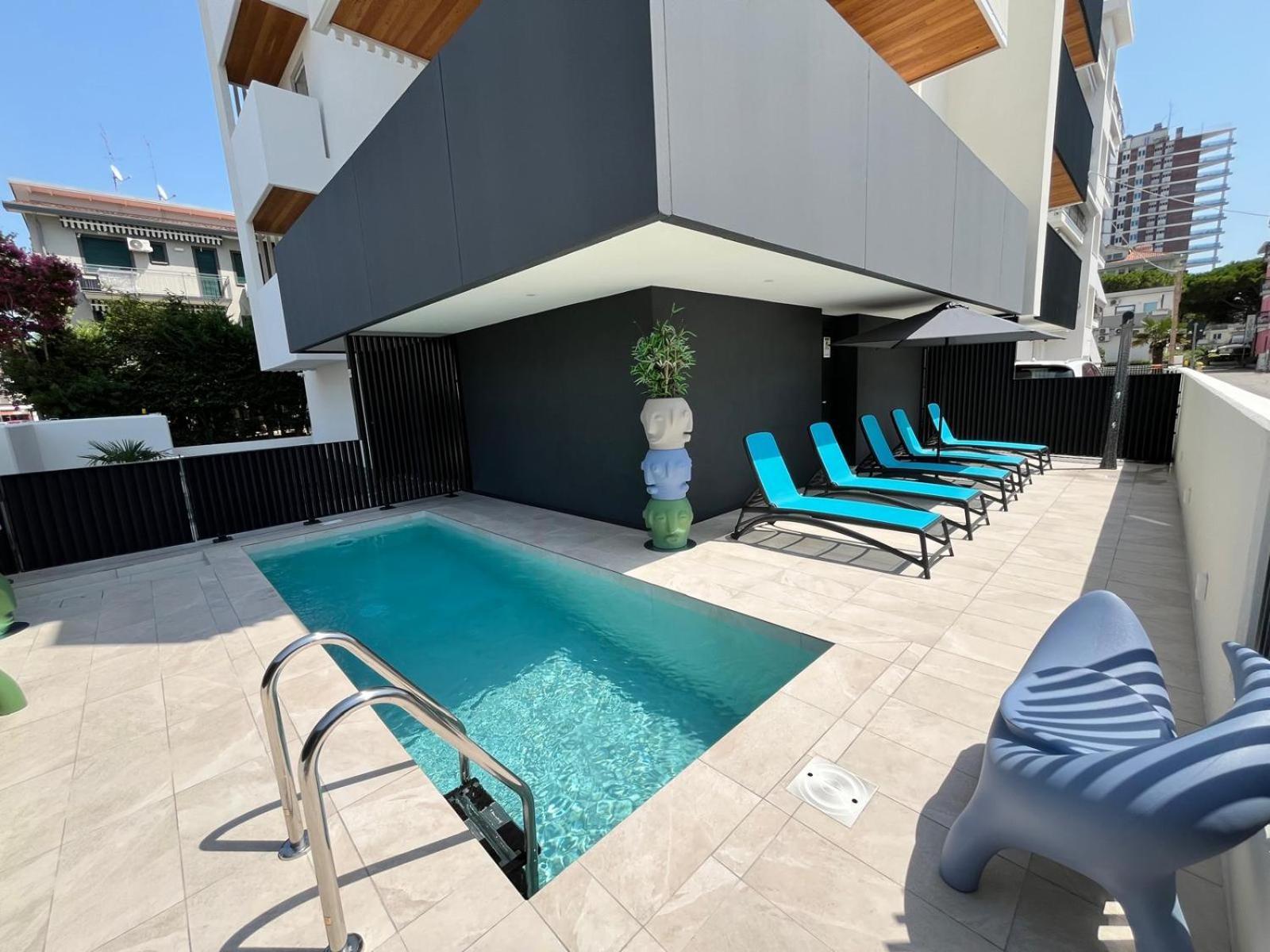 Beach Palace With Small Swimming Pool, Private Beach, Parking Lido di Jesolo Luaran gambar