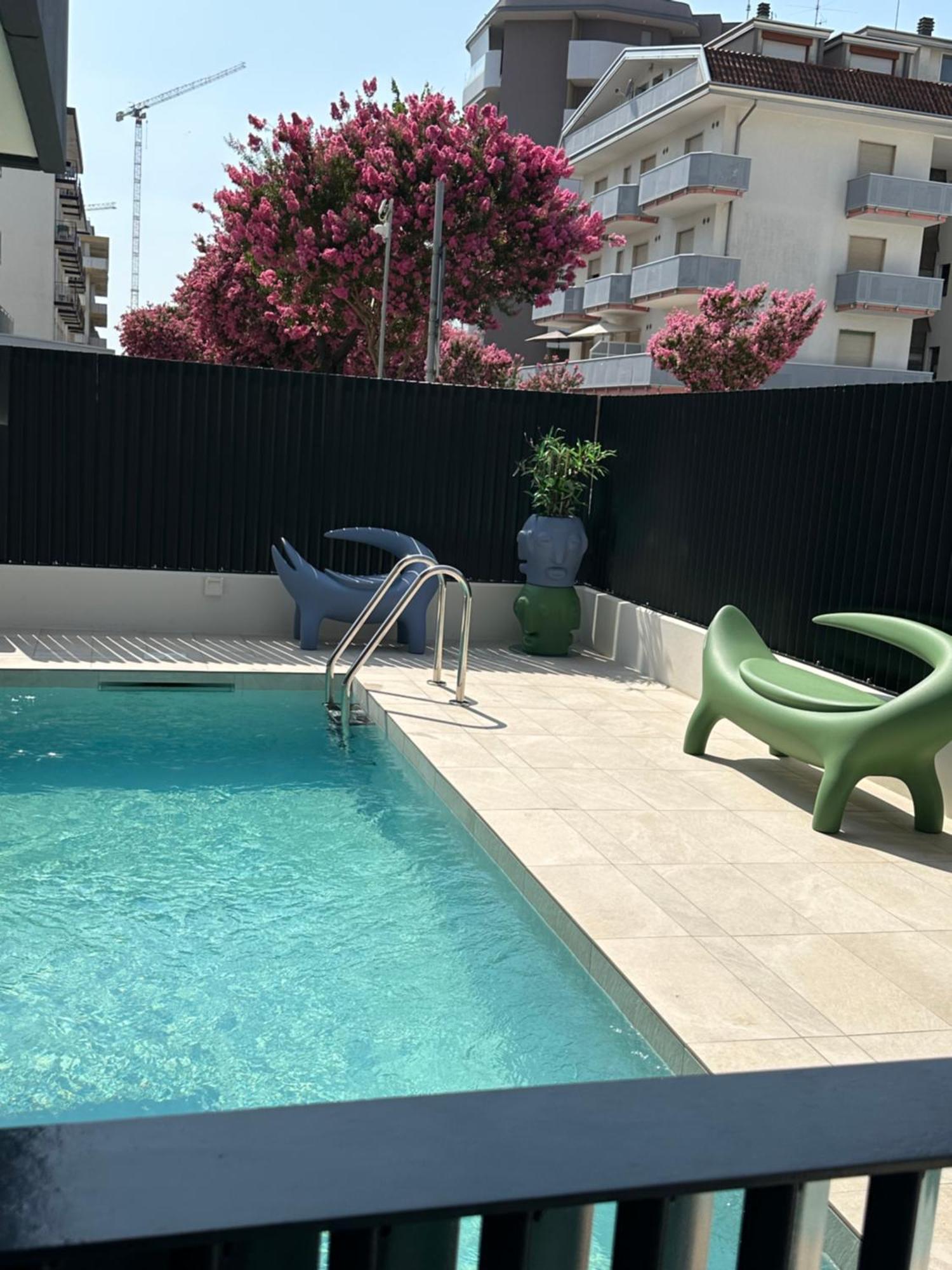 Beach Palace With Small Swimming Pool, Private Beach, Parking Lido di Jesolo Luaran gambar