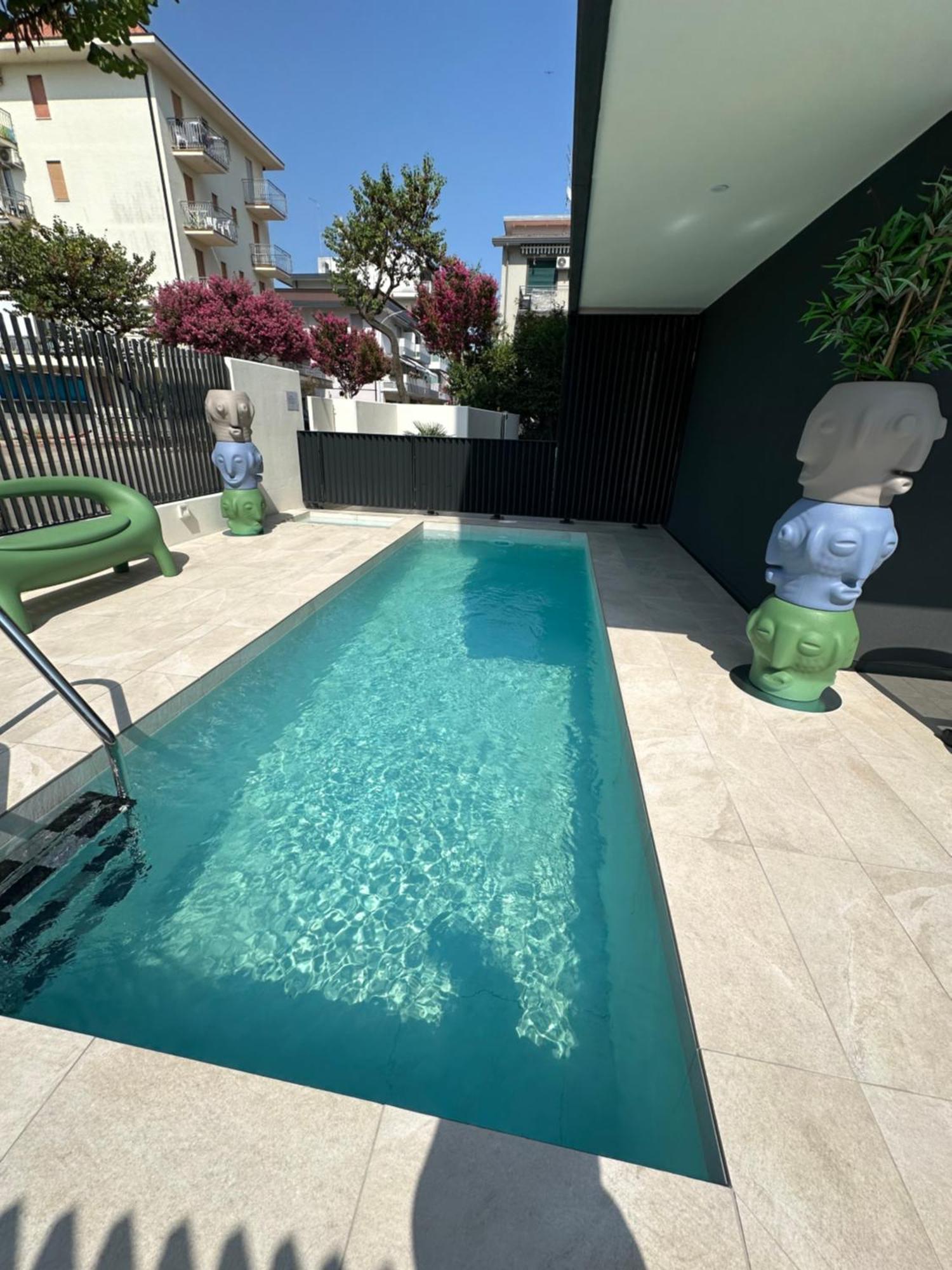 Beach Palace With Small Swimming Pool, Private Beach, Parking Lido di Jesolo Luaran gambar