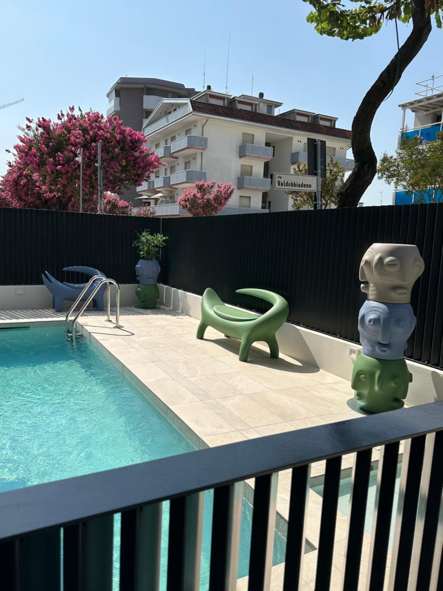 Beach Palace With Small Swimming Pool, Private Beach, Parking Lido di Jesolo Luaran gambar